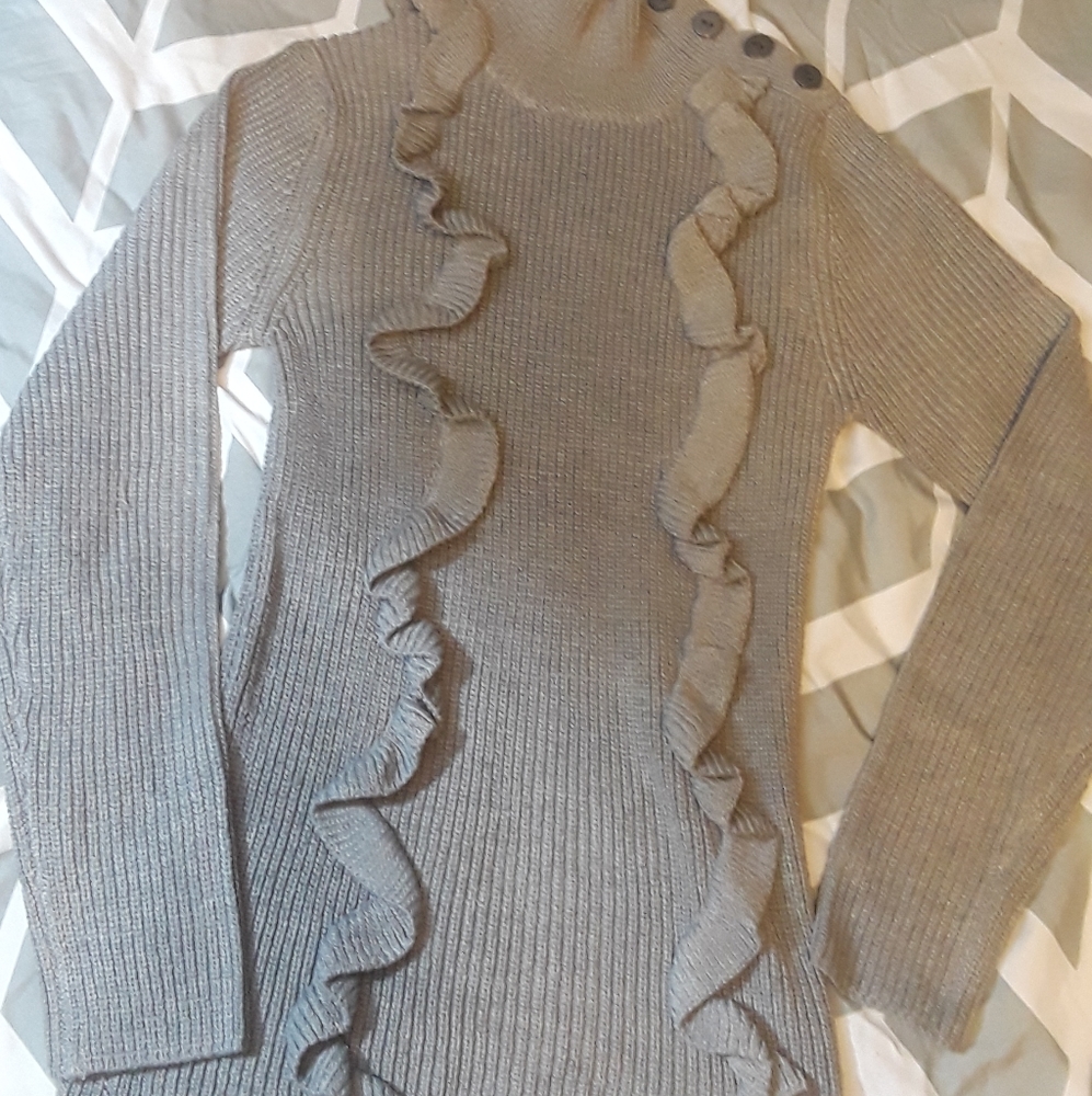 SALE😍Grey Ruffle Sweater - Picture 3 of 4